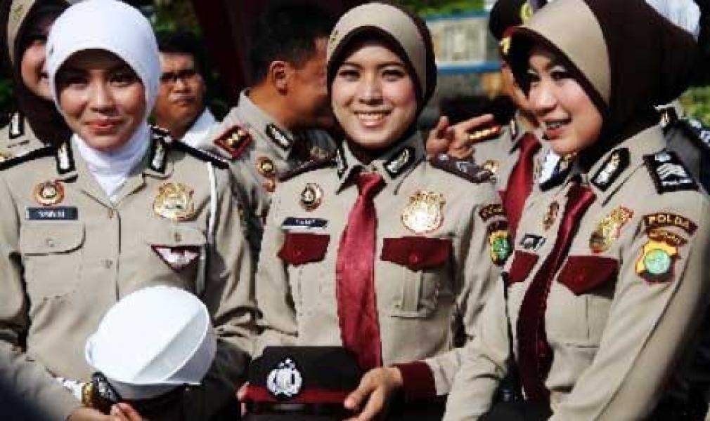 Biarkan Jilbab Dilarang, Pemerintah Langgar HAM