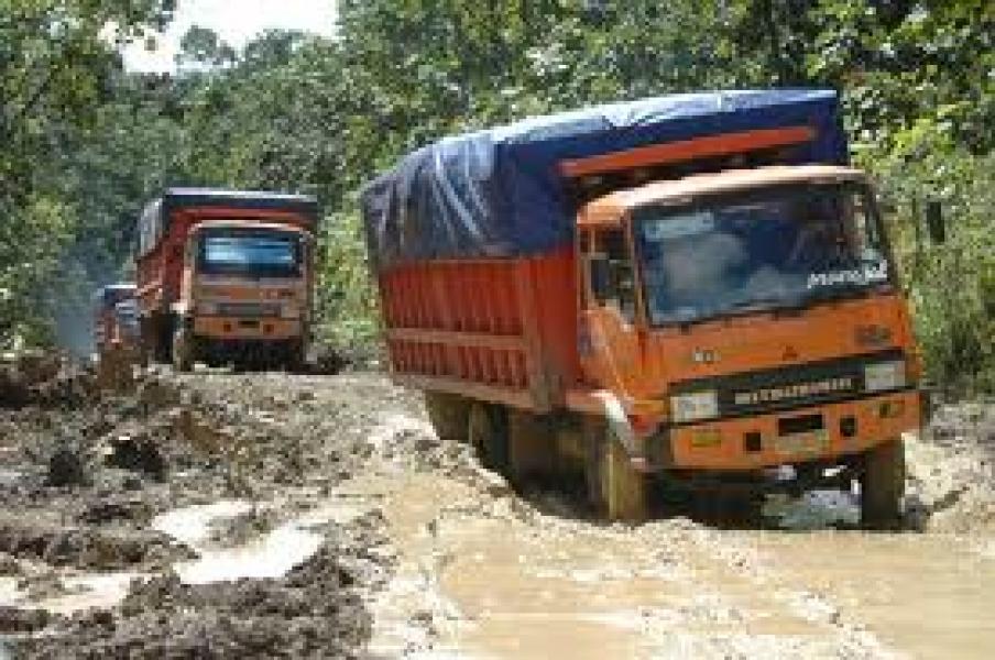 Jalan Lintas Bungaraya Siak Memprihatinkan