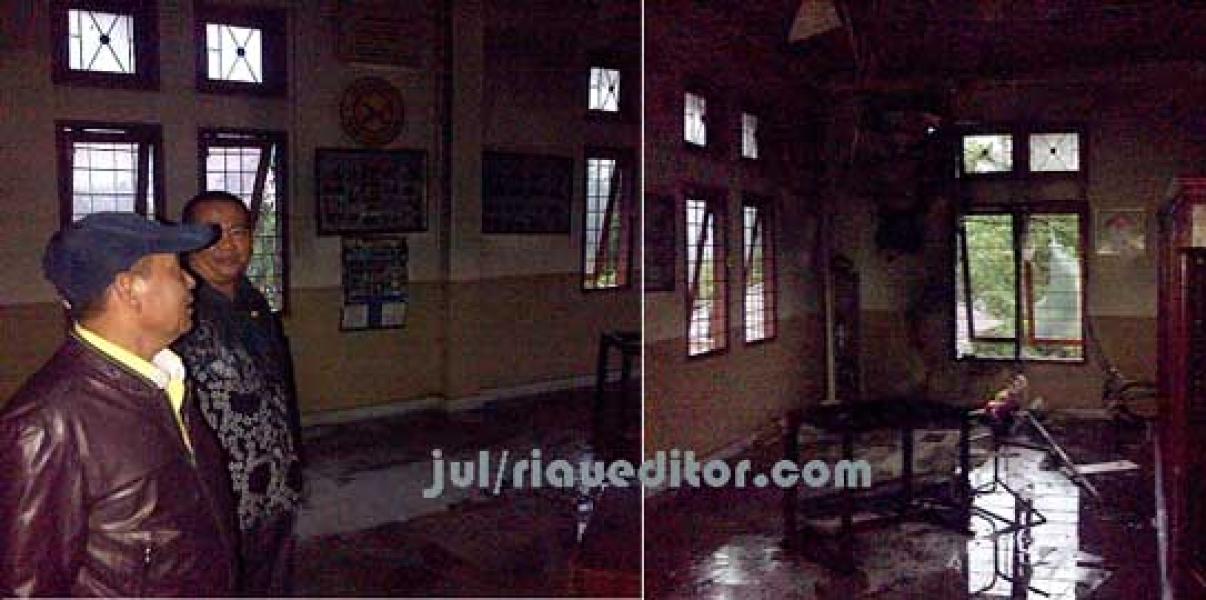 Kantor Camat Pangkalan Kerinci Terbakar