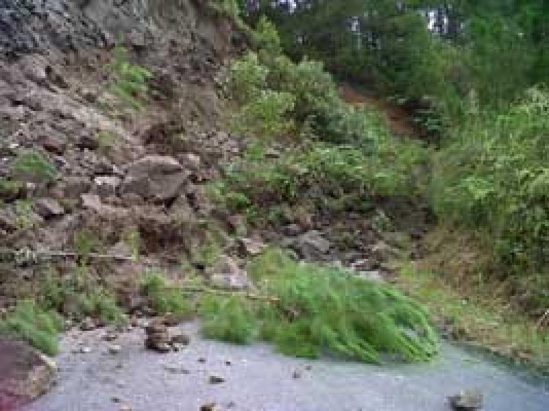 Kawasan PLTA Longsor, Jalan Lintas Riau Sumbar Dialihkan