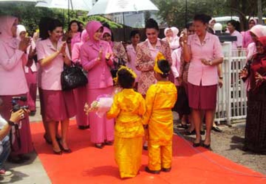 Ketua Bhayangkari Riau Kunjungi TK Bhayangkari 10 Bangko
