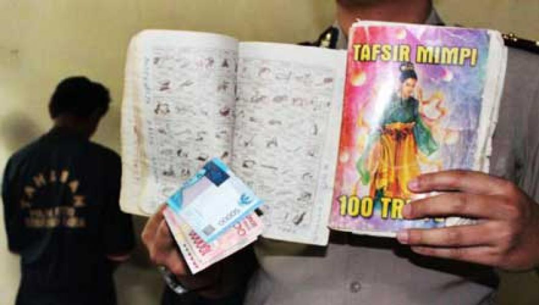 Oknum Guru Sekolah Dharma Loka Jadi Bandar Togel