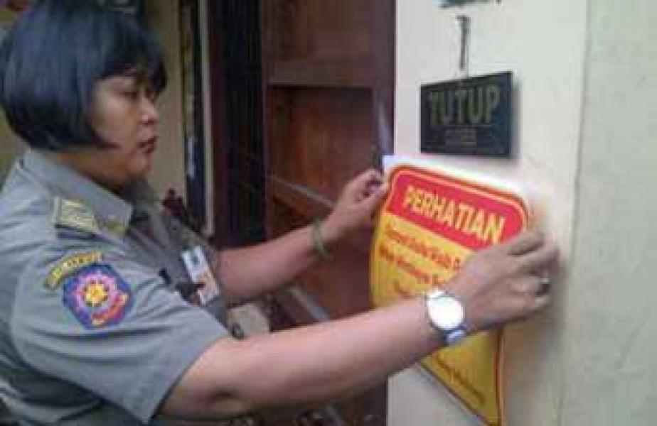 Ratusan Personil Satpol PP Segel Rumah Dinas Pemprov