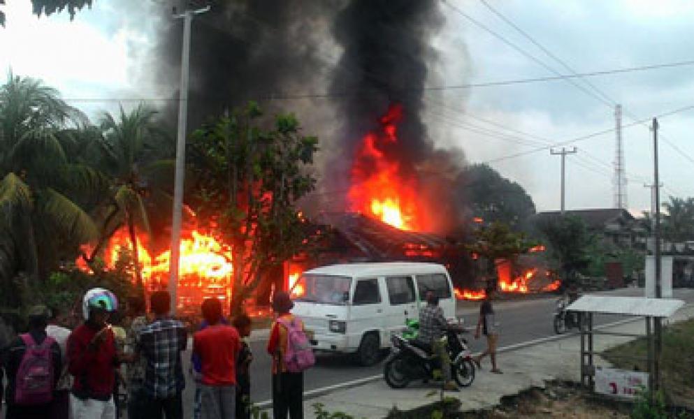 6 Kios di KM 45 Jalan Raya Pekanbaru - Bangkinang Dilalap si Jago Merah