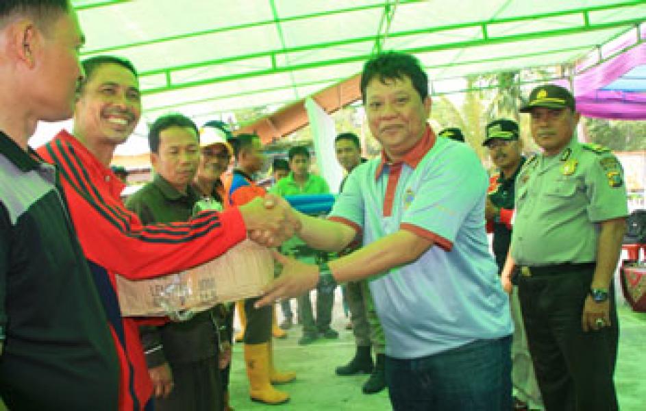 8 Desa Terima Bantuan Alat Pemadam Api dari PT. NSP