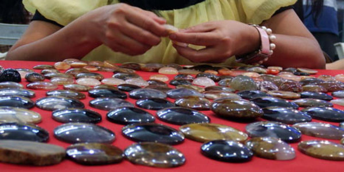 Batu Akik Pancawarna Suvenir KAA Seharga Rp50 Juta