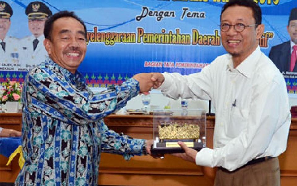 Bupati Bengkalis Herliyan Saleh Alumni Kehormatan IPDN
