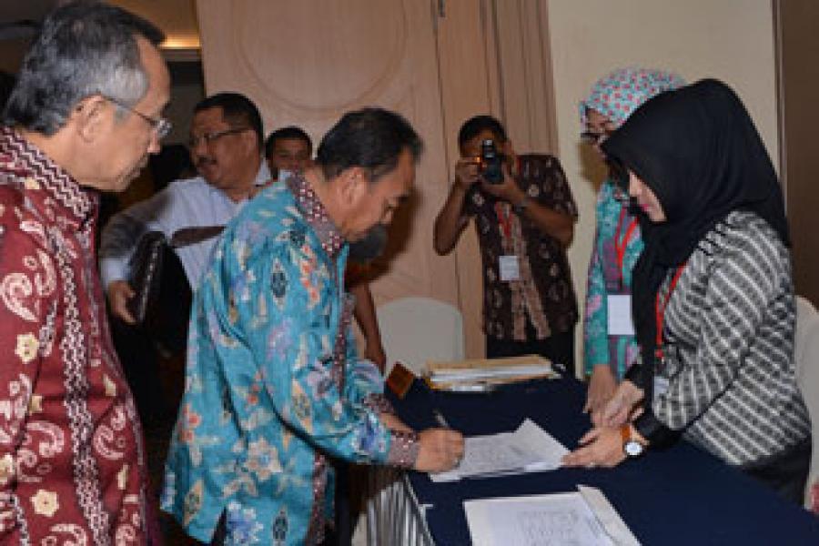 Bupati Bengkalis Hadiri RUPS LB Bank Riau Kepri di Batam