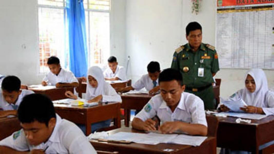 Bupati Rohul Tinjau Pelaksanaan UN di Dua Sekolah