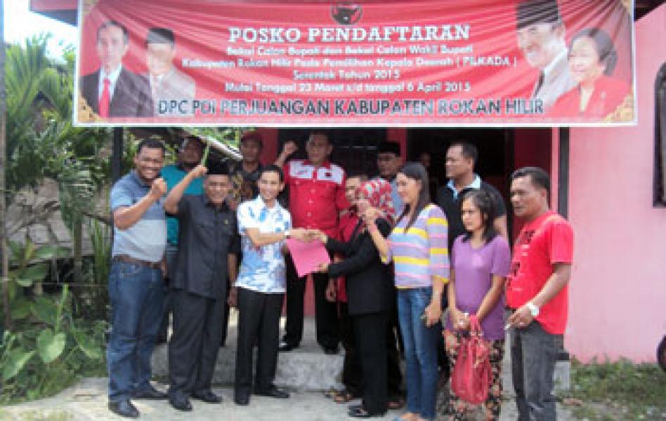 Erianda Kembalikan Formulir Pendaftaran Balonbup ke Panja PDIP