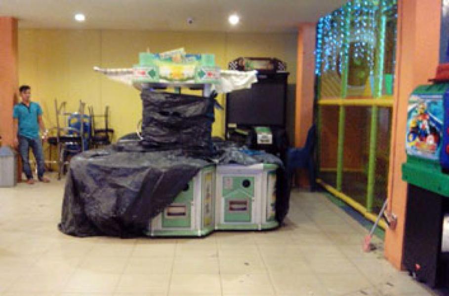 FPI Segel Judi Berkedok Game online di Swalayan Mandiri