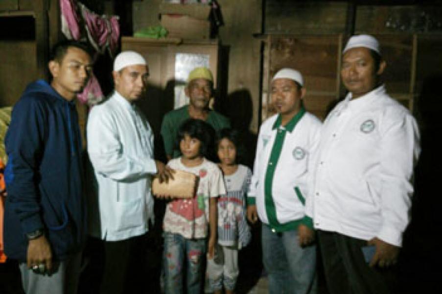 FPI Serahkan Bantuan untuk Nurul Aisyah Bayi Penderita Jantung Bocor