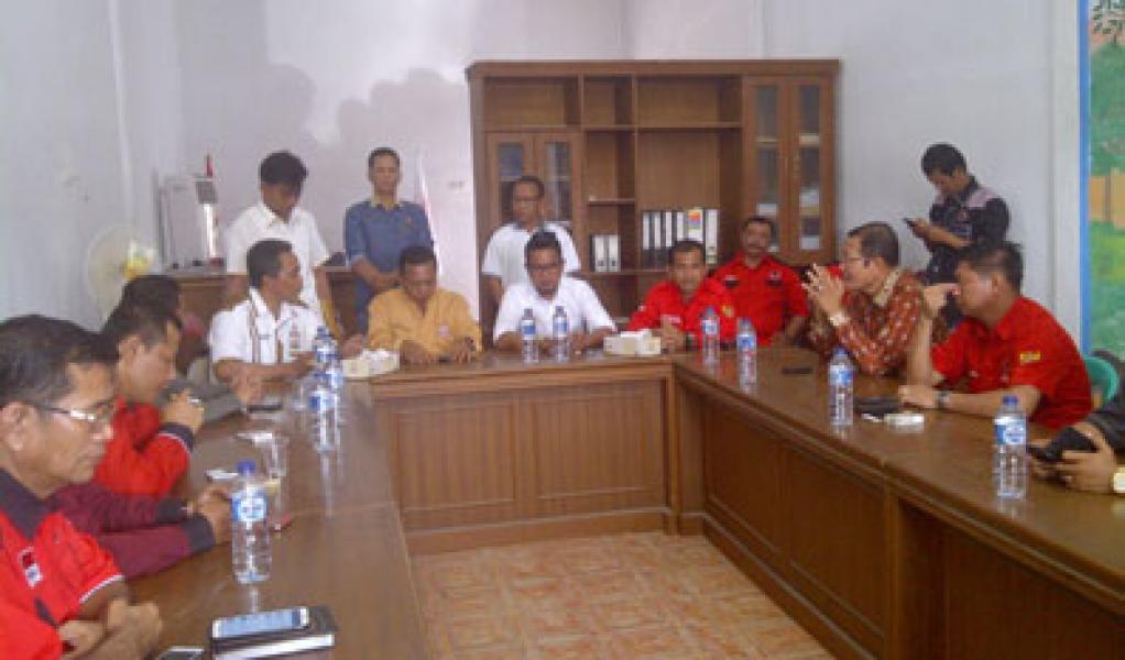 H Zukri Daftar Balonbup Pelalawan ke Hanura dan PKB