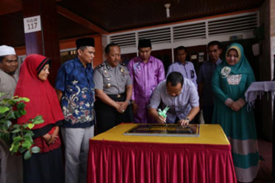Irwan Resmikan Asrama Putri Mahasiswa Meranti di Pekanbaru