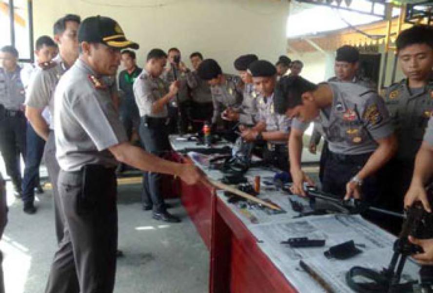 Kapolres Pelalawan Cek Senpi Anggota dan Gelar Lomba Bongkar Pasang  Senjata