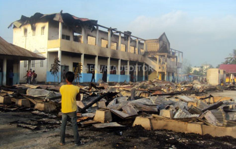 Kebakaran SMPN 2 Bangko Hanguskan 19 Ruangan