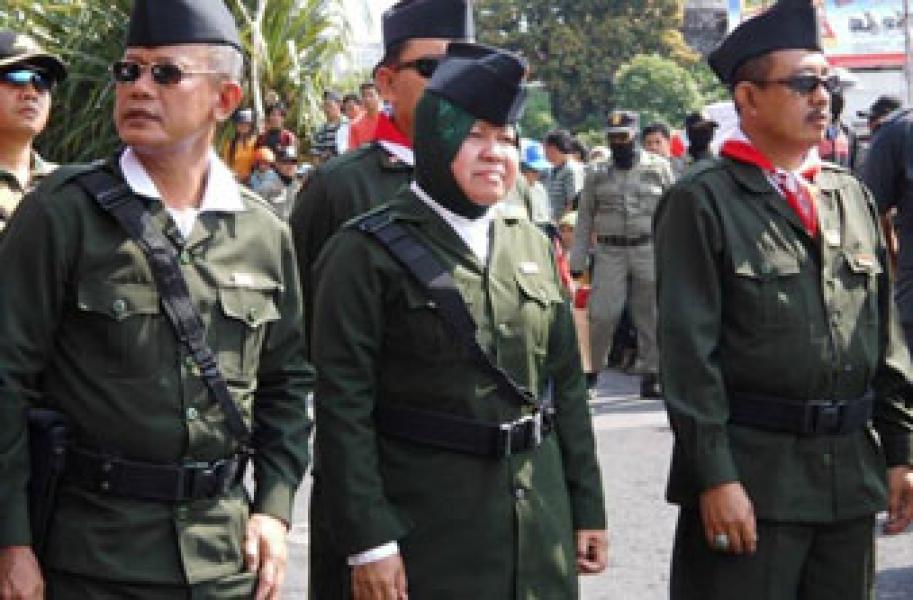 Legalkan Prostitusi, Ahok Seharusnya Malu sama Risma