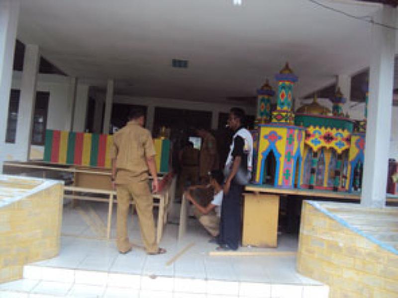 Panitia MTQ Rohil Siapkan Miniatur Latar Masjid Demak