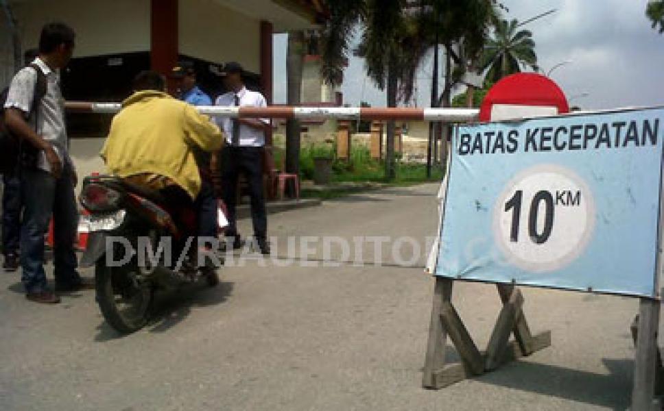 Petugas Keamanan Bandara SSK II Larang Wartawan Liput Rekonstruksi Mario Ambarita