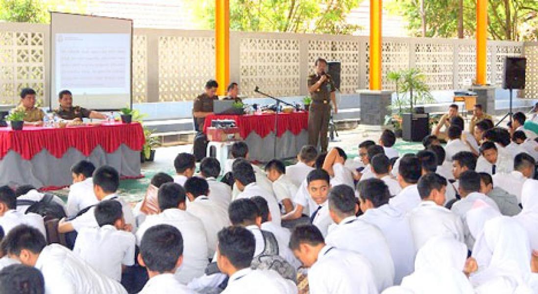 Puspenkum Kejagung RI Penerangan Hukum di SMPN 13 Pekanbaru