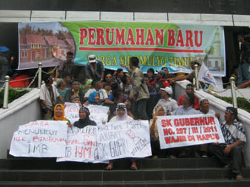 Ribuan Massa Forgasi `Duduki` Kantor Gubri 