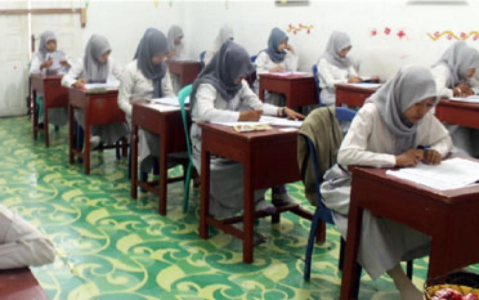 SMK Bina Profesi Laksanakan UN Perdana 2015