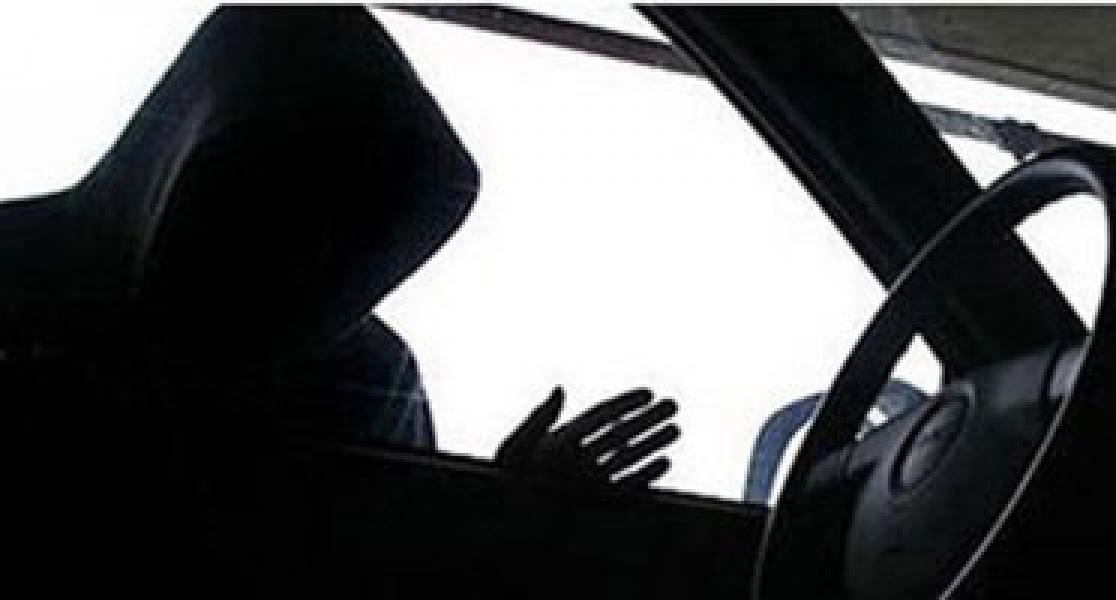 Supir Gelapkan Mobil Majikan