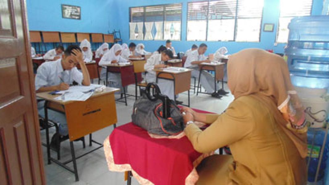 UN Hari Kedua Lebih Tenang DPRD Terus Pantau Pelaksanaan UN