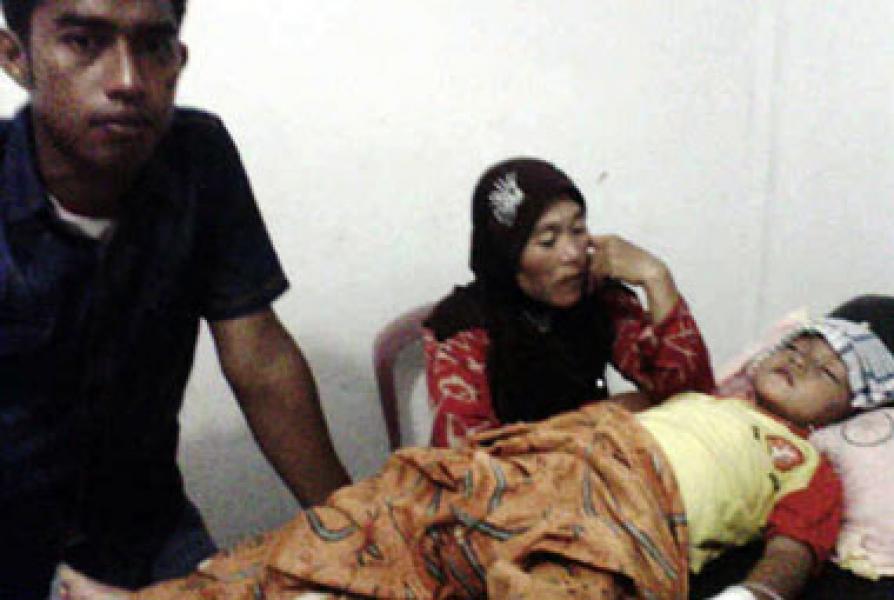 Usai Makan Sate, Belasan Warga Batang Gansal Keracunan