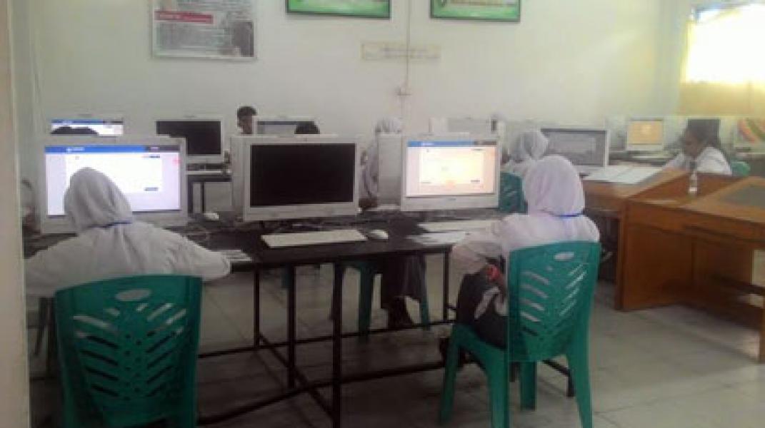 284 Siswa SMKN 7 Pekanbaru Ikuti UNBK 2016