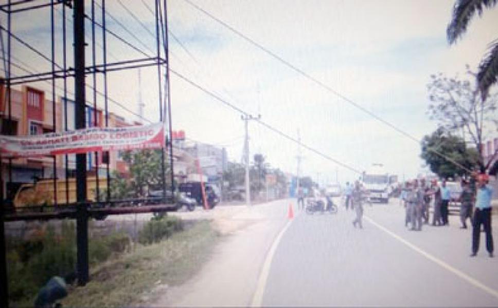 Bongkar Papan Reklame, 23 Personil Satpol PP Dibackup Polsek Pangkalan Kuras