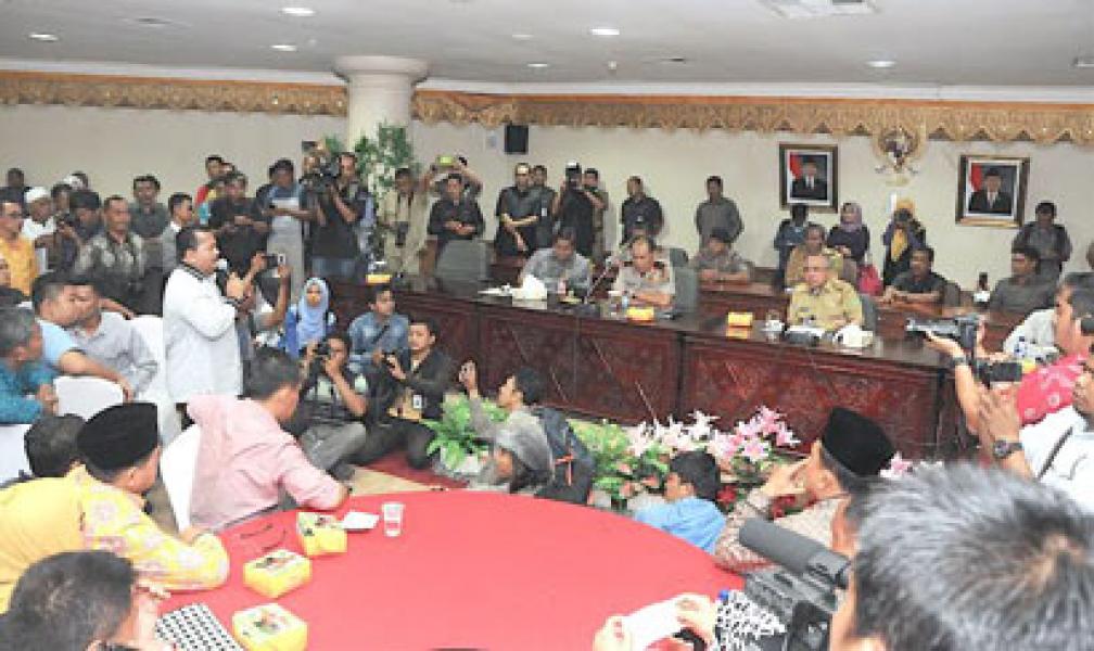 Bupati Rohul Dijabat Plh, Masyarakat Menolak