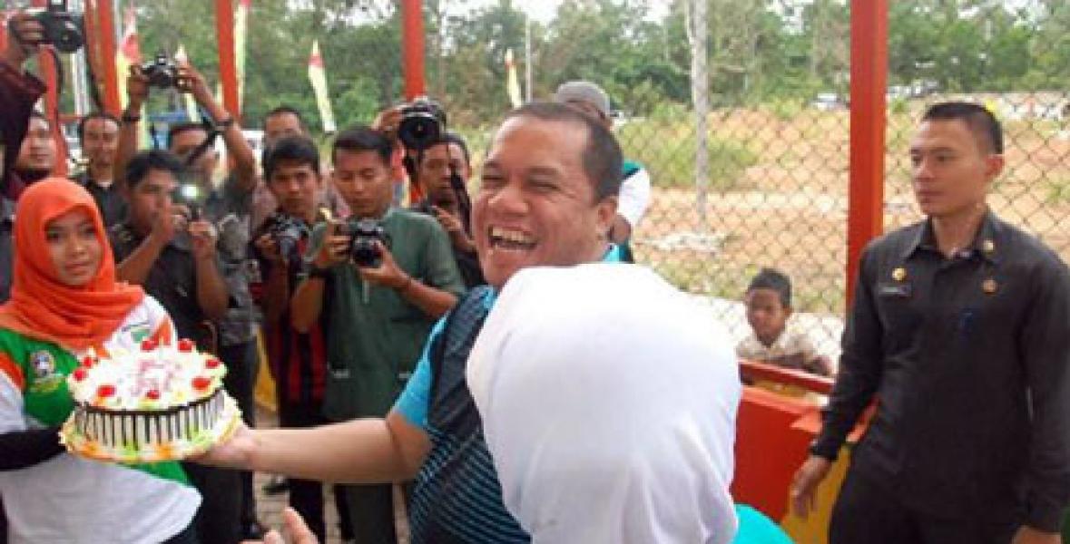 Ultah Ke 36, Bupati Yopi Kebanjiran Ucapan Selamat 