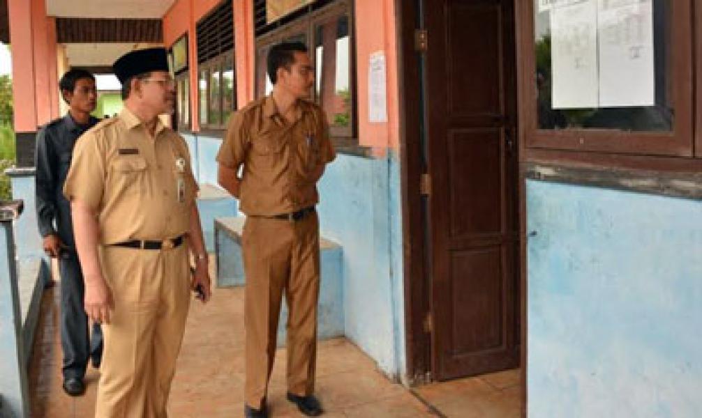 Hari Kedua, Sekda Bengkalis Kembali Tinjau Pelaksanan UN di Tiga Sekolah