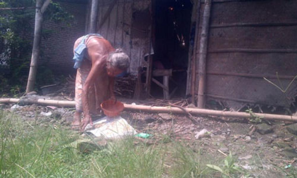 Ironis, Nenek Pemakan Nasi Sisa Tidak Dapat Bantuan Pemerintah