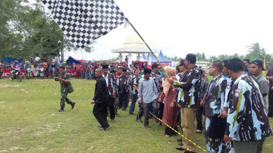 Jadikan Pulau Tilan Wisata Unggulan, Bupati Buka Lomba Motor Cross dan Sampan Dayung