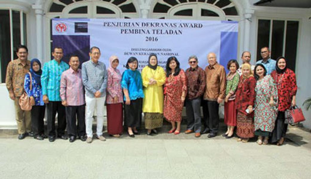 Ketua Dekranasda Prov Riau hadiri Penjurian Dekranas Award Pembina Teladan 2016