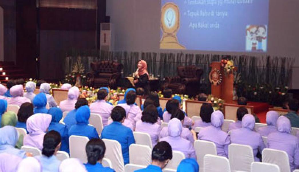 Ketum Dharma Pertiwi Buka Ceramah Agama dan Kesehatan