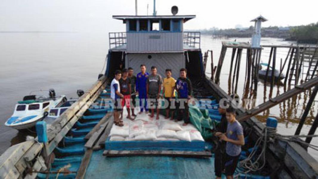 Polair Polda Riau Amankan Kapal Bermuatan Ribuan Karung Beras dan Gula
