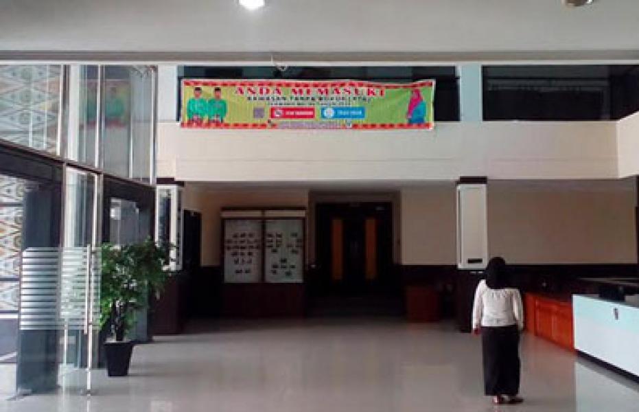 Pro Kontra Spanduk Larangan Merokok di Gedung DPRD Pekanbaru