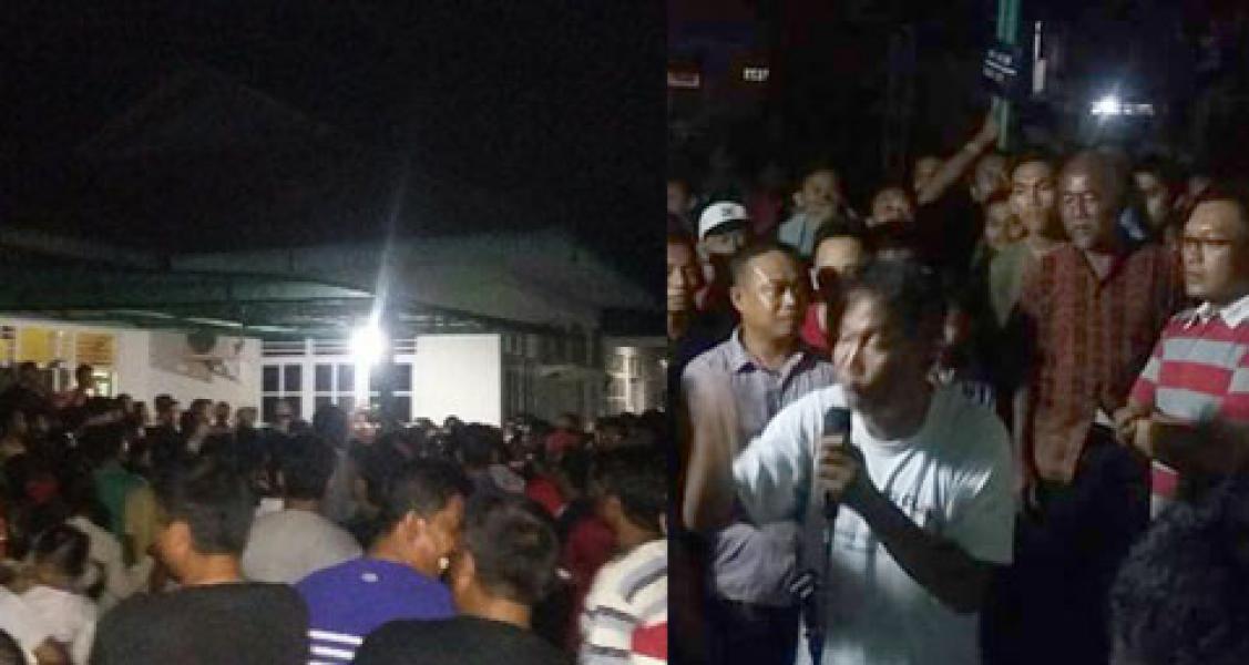 Ratusan Massa Kaum Ibu dan Anak-anak Demo Kantor PLN