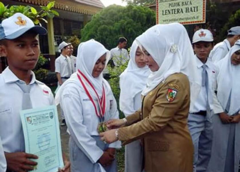 Siswi SMAN 4 Raih 2 Medali Emas Pencak Silat O2SN Pekanbaru