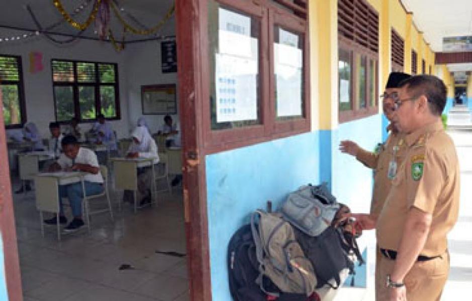 Wabup Bengkalis Tinjau UN di Siak Kecil dan Bukit Batu
