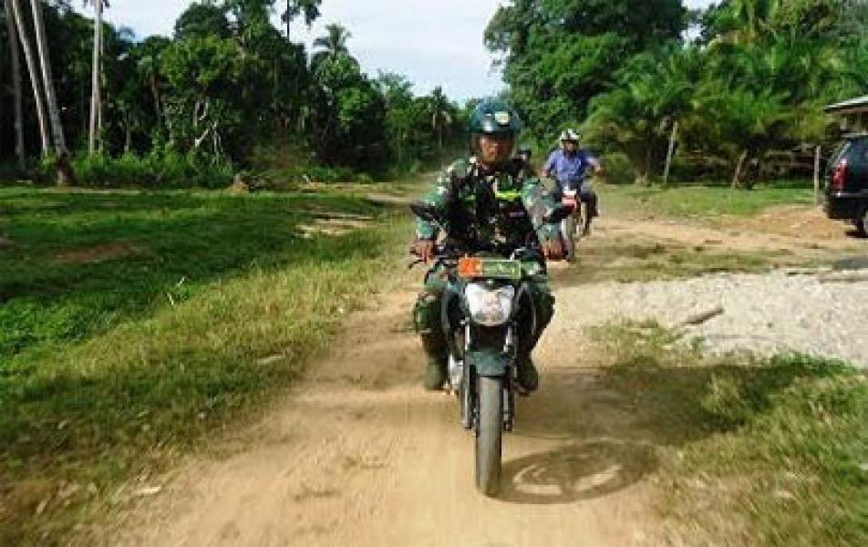 Cegah Karlahut, Babinsa Koramil 02/Rambah Lakukan Patroli