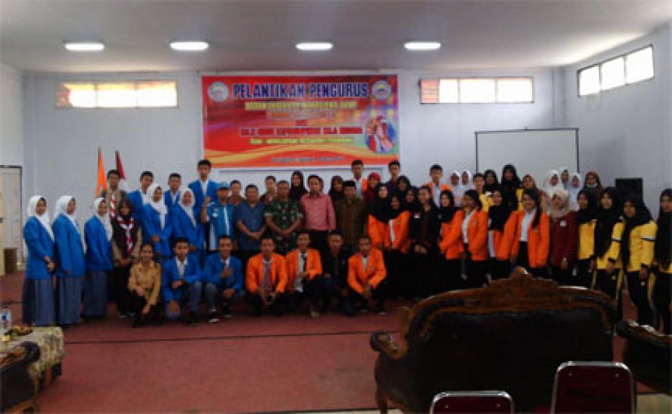 Danramil 09/Lgm Sampaikan Materi Bela Negara Di Kampus AKNP Pangkalan Kerinci