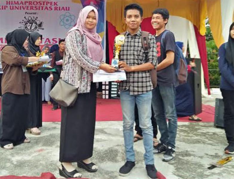 Ervan Saharuddin Juara Kimia Fantasy VII Kota Pekanbaru