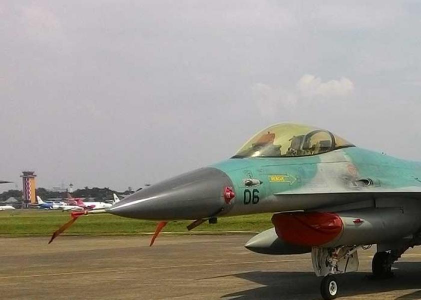 Kaca Kanopi F-16 Berwarna Kuning Transparan? Ini Dia Sebabnya
