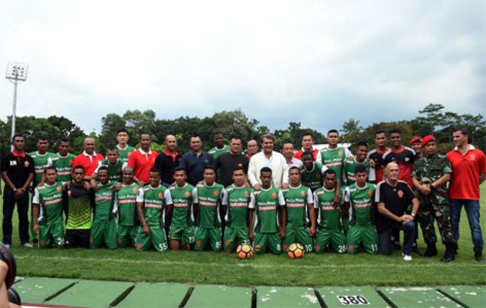 Panglima TNI, Mantan Presiden Barcelona dan Pemilik Valencia Sambangi PS TNI
