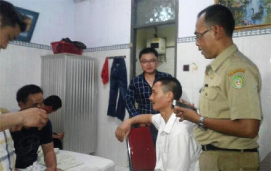 Tak Punya Izin, 26 Warga China Diciduk Disnakertrans saat Bekerja