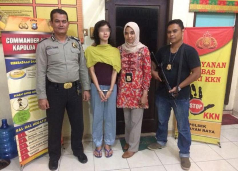 Bawa Narkoba di Dalam Mobilnya, Perempuan Cantik Ini Ditangkap Polisi di Alam Mayang